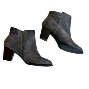 Vionic Jessie Ankle Booties Weather resistant upper gray suede Size 11 W